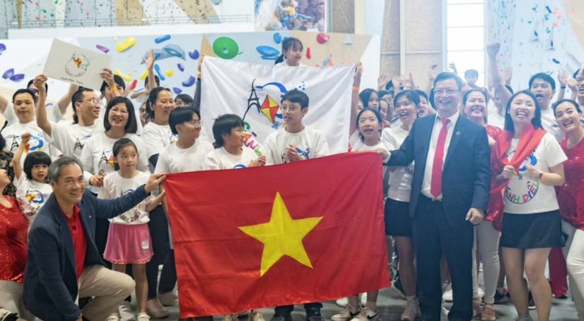 people-to-people exchanges continue to strengthen vietnam-france relations picture 1