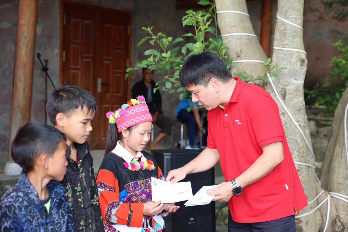 vietjet cung tuoi tre ca nuoc noi dai hanh trinh toi yeu to quoc toi hinh anh 4