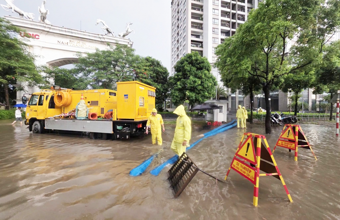 mua lon sang 25 7 khien nhieu diem ngap cuc bo, ha noi khan truong tieu ung hinh anh 1