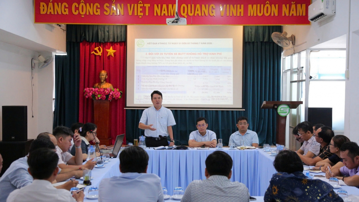 xe buyt tp.hcm phuc vu hon 1,6 trieu luot khach sau 6 ngay mien phi ve hinh anh 1