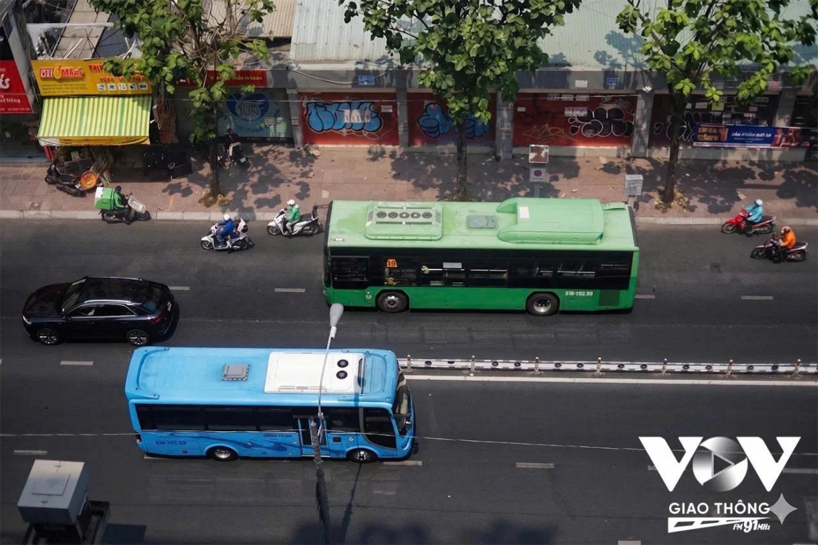 Từ xe cá nhân đến xe buýt điện: Những thay đổi đầu tiên ở Vành đai 1