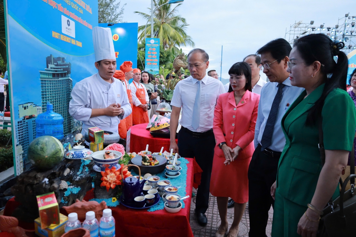 du lich khanh hoa khoi sac sau mot nam hop nhat hinh anh 4