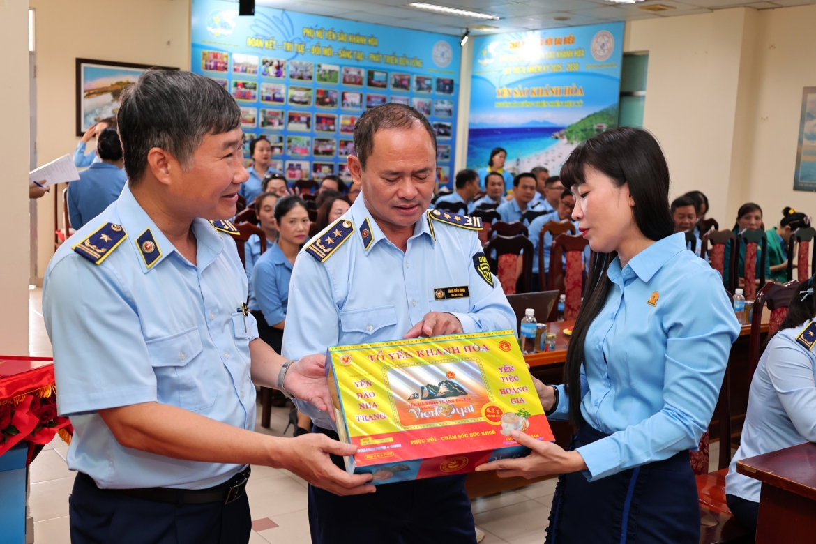 Dau tranh voi hang gia de giu thuong hieu yen sao khanh hoa hinh anh 3