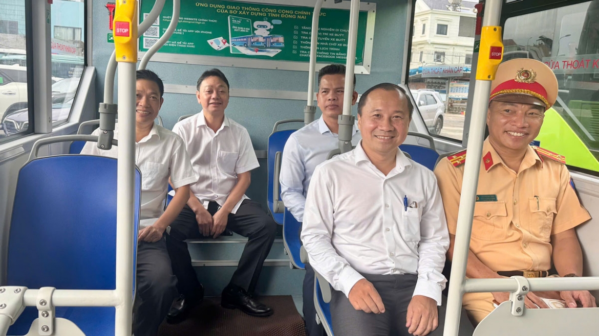 Dong nai chinh thuc lan banh tuyen buyt dien dau tien hinh anh 4