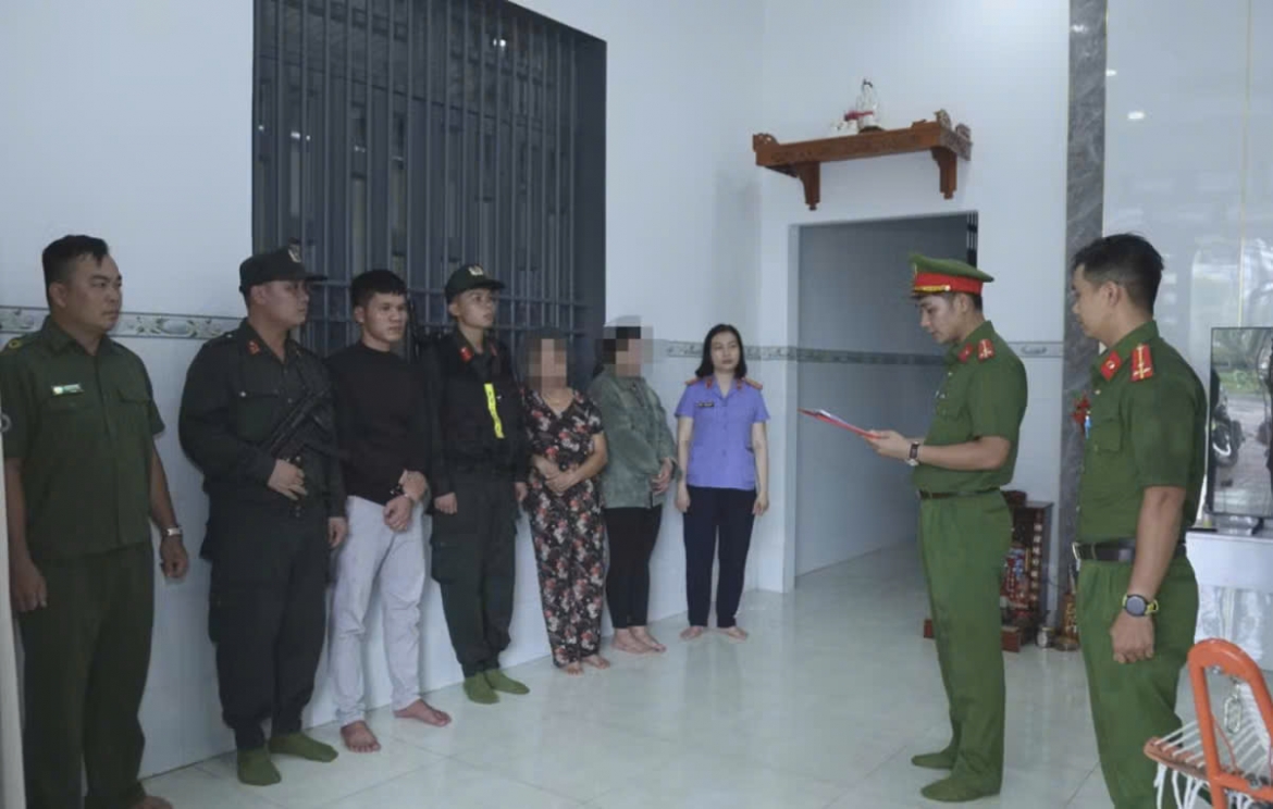 Dong nai khoi to 7 doi tuong tham o hon 1.200 tan nguyen lieu chi hinh anh 1