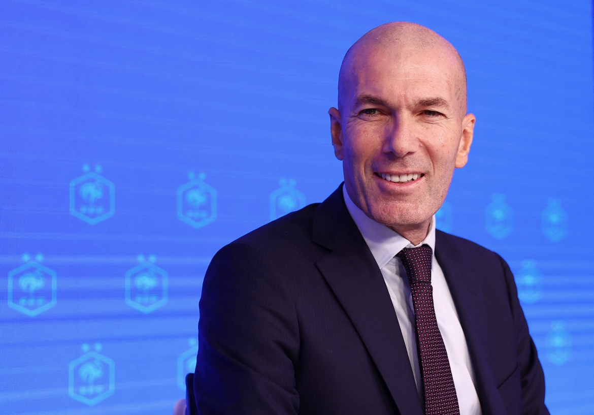 huyen thoai zinedine zidane chinh thuc dan dat Dt phap hinh anh 1