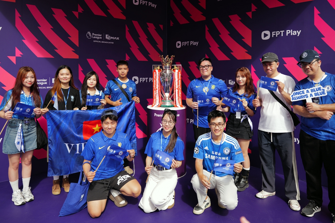 su kien mang cup ngoai hang anh toi viet nam thu hut hang nghin fan tham du hinh anh 6