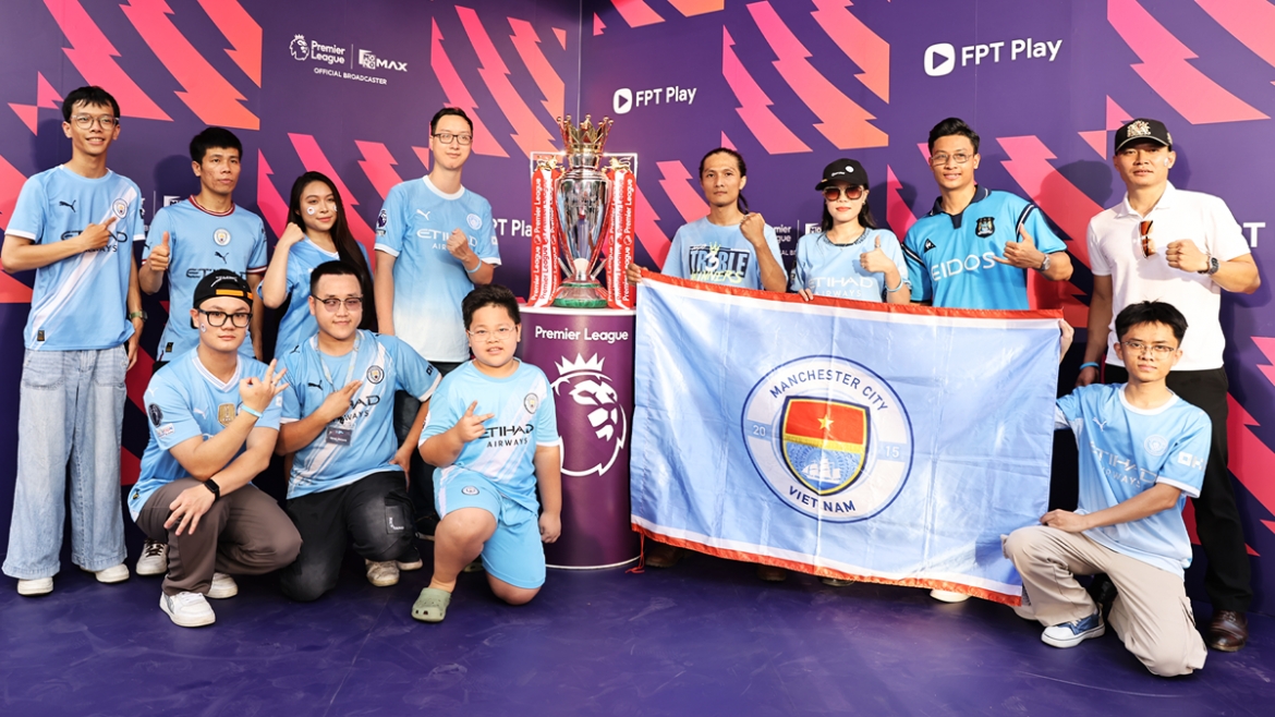 su kien mang cup ngoai hang anh toi viet nam thu hut hang nghin fan tham du hinh anh 7