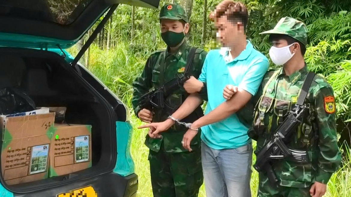 bat giu 3 doi tuong, thu hon 19 kg ma tuy vung bien gioi Dong nai hinh anh 3