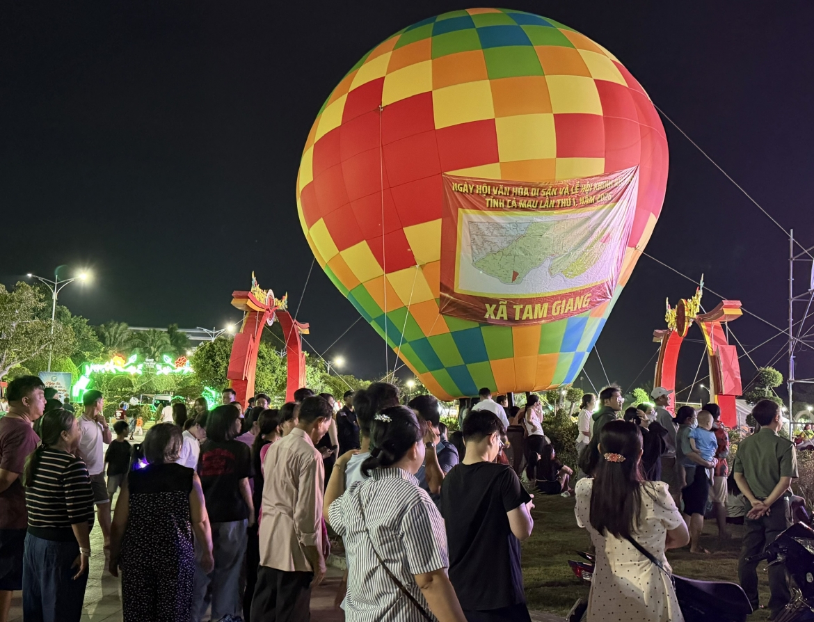 ca mau ra mat qua khinh khi cau du lich lon nhat viet nam hinh anh 4