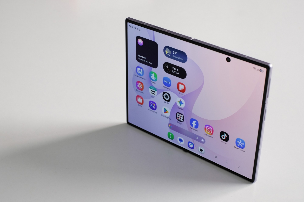 samsung thang lon khi galaxy z fold8 chinh phuc nguoi dung tre hinh anh 1