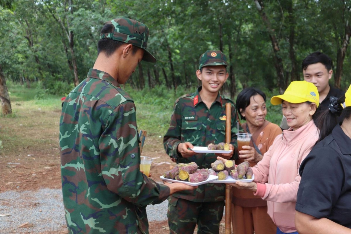 nghia tinh quan dan tiep suc thuc hien nhiem vu thieng lieng hinh anh 2
