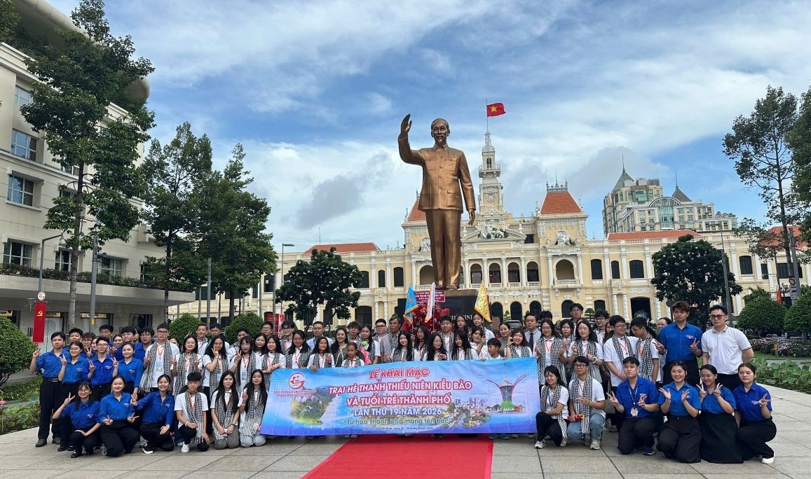 50 ban tre kieu bao ve tp.hcm du trai he tu hao thanh pho mang ten bac hinh anh 3