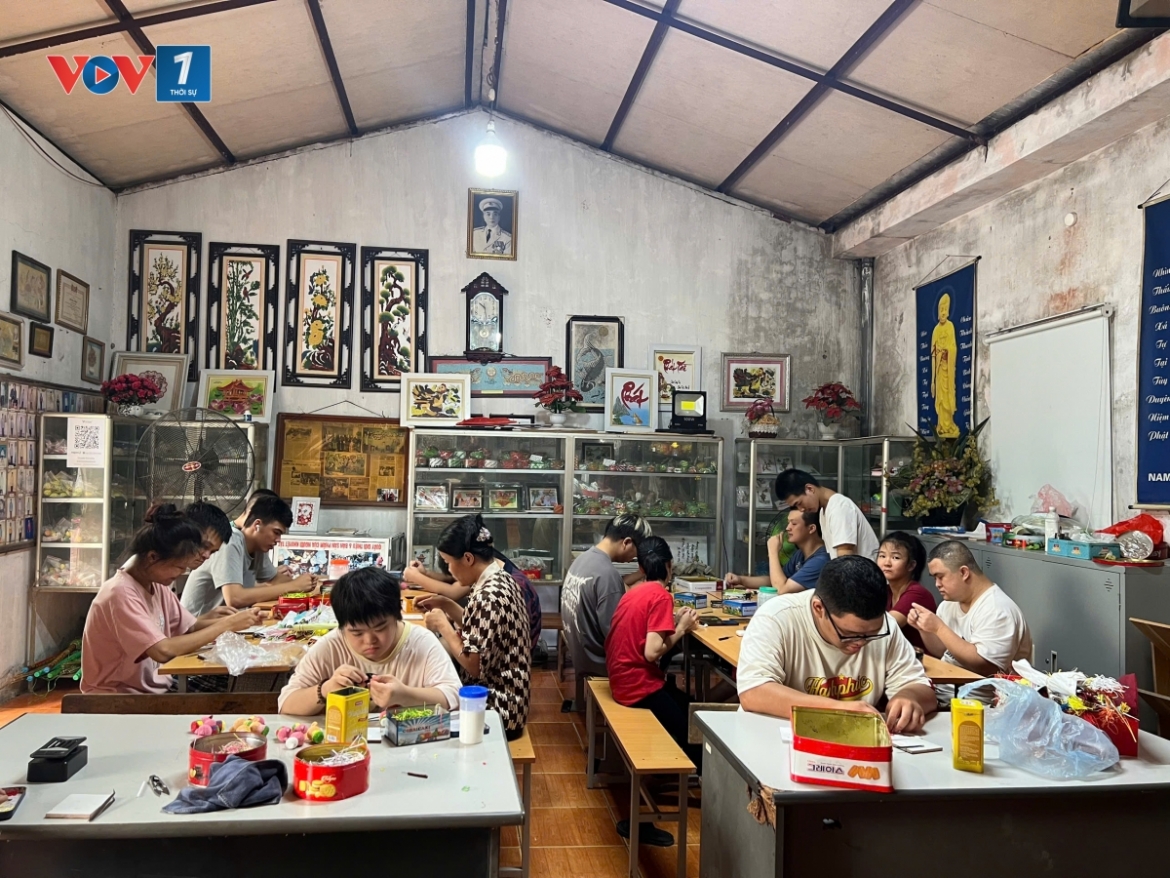 Người mẹ thứ hai của hơn 1.000 phận đời khuyết tật