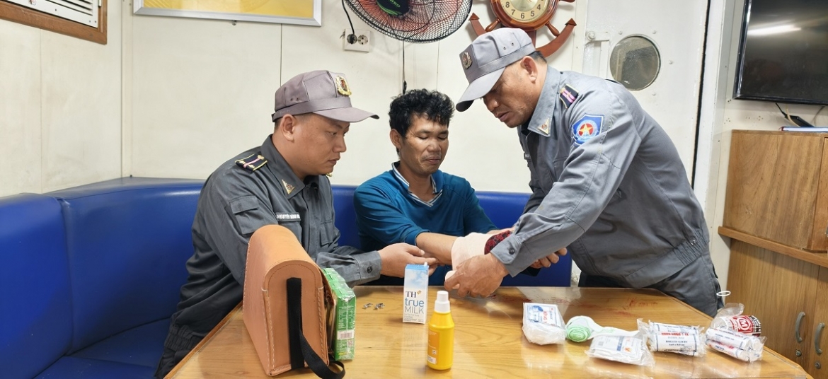 kip thoi ho tro ngu dan bi tai nan lao dong tren bien ve dao phu quy dieu tri hinh anh 2