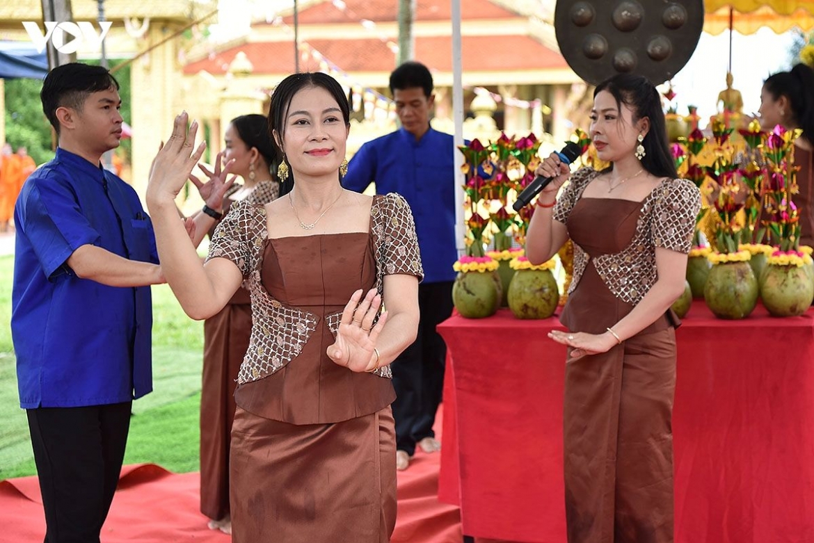 thak con festival brings the spiritual heritage of khmer culture to hanoi picture 2