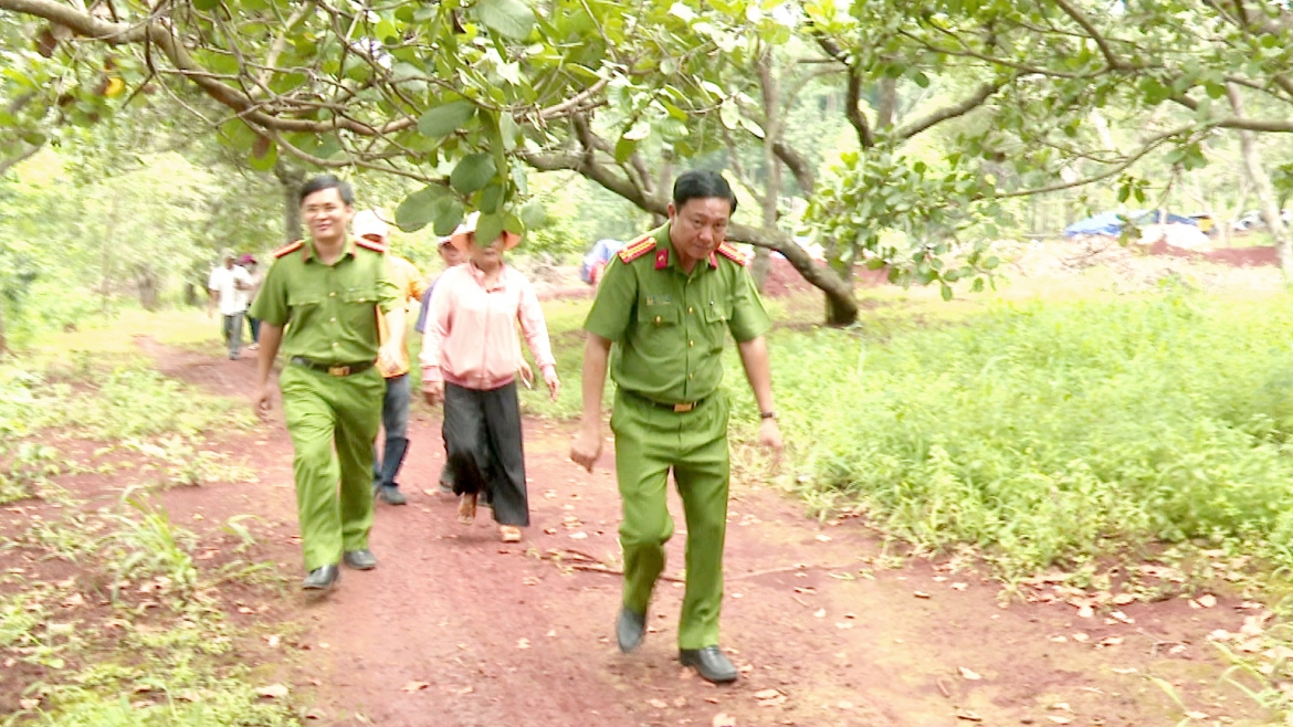 co so du lieu dan cu giup nguoi dan ong doan tu gia dinh sau 48 nam that lac hinh anh 1
