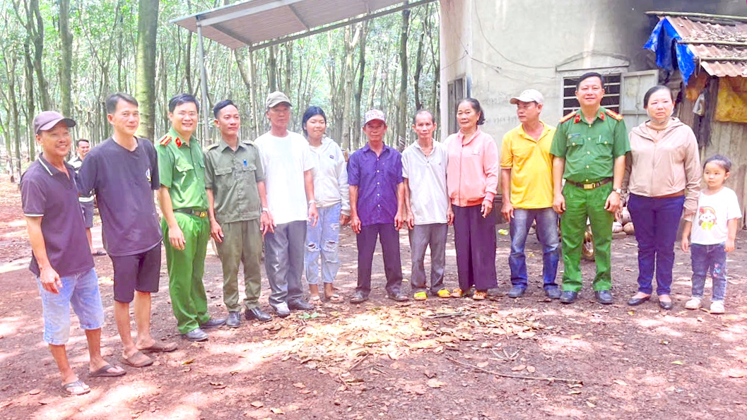 co so du lieu dan cu giup nguoi dan ong doan tu gia dinh sau 48 nam that lac hinh anh 4
