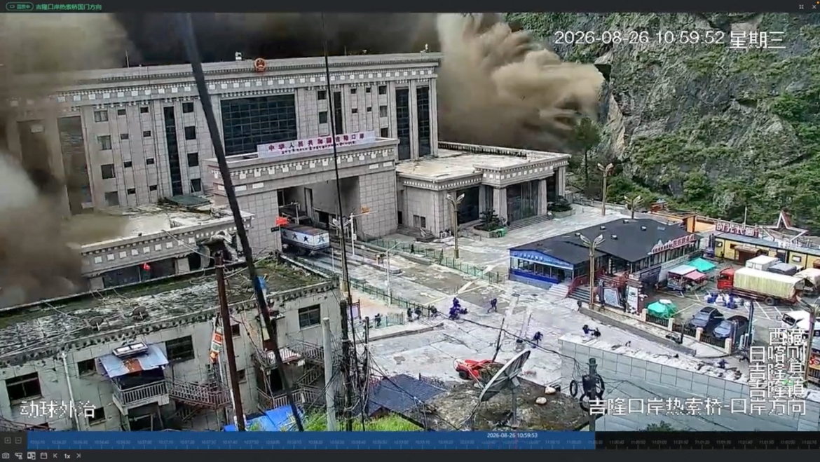 thu tuong nepal keu goi hanh dong ve khi hau sau tham hoa lu quet hinh anh 1