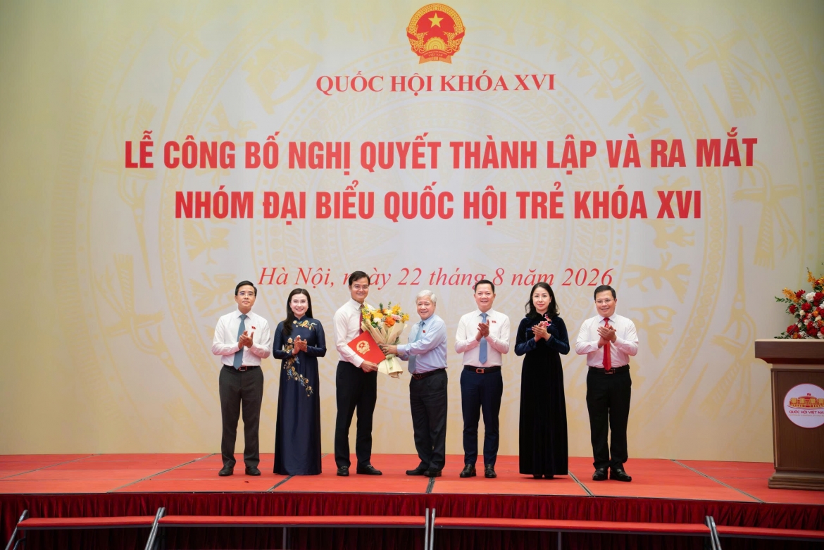 ra mat nhom dai bieu quoc hoi tre khoa xvi hinh anh 2