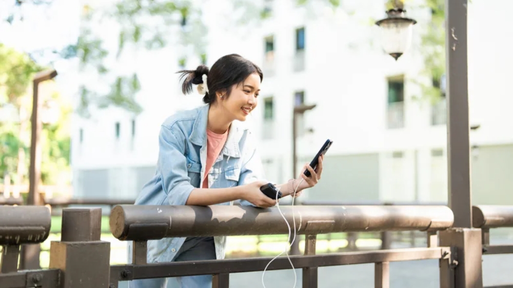 vua sac pin vua dung dien thoai co hai pin nhu nhieu nguoi van nghi hinh anh 2