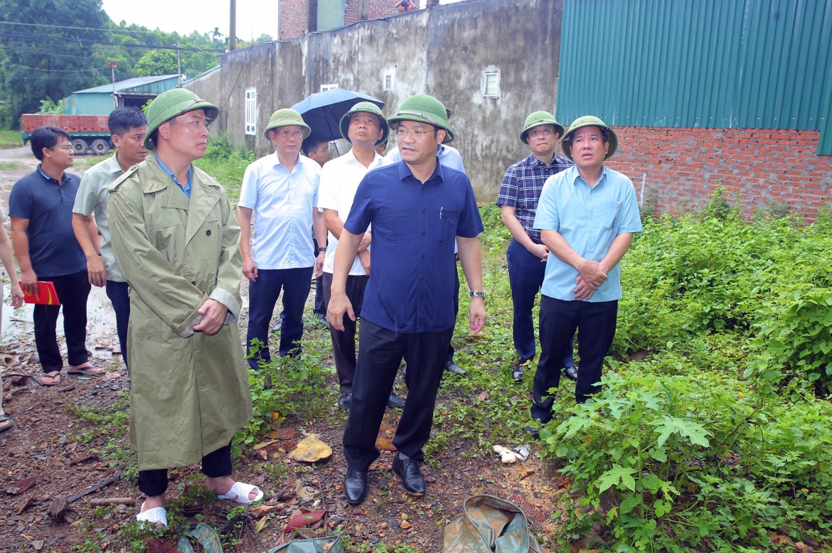ninh binh yeu cau khan truong xu ly nguy co sat lo tai xa gia lam hinh anh 1