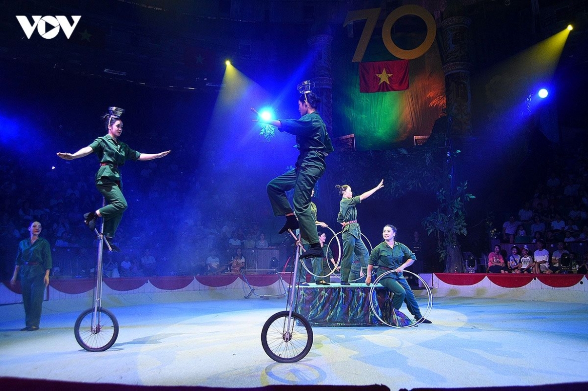 special circus show brings history to life for national day picture 3