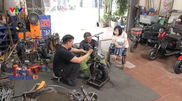tung di tim doi chan cho minh, nu giam doc mo ra co hoi cho nguoi khuyet tat hinh anh 2