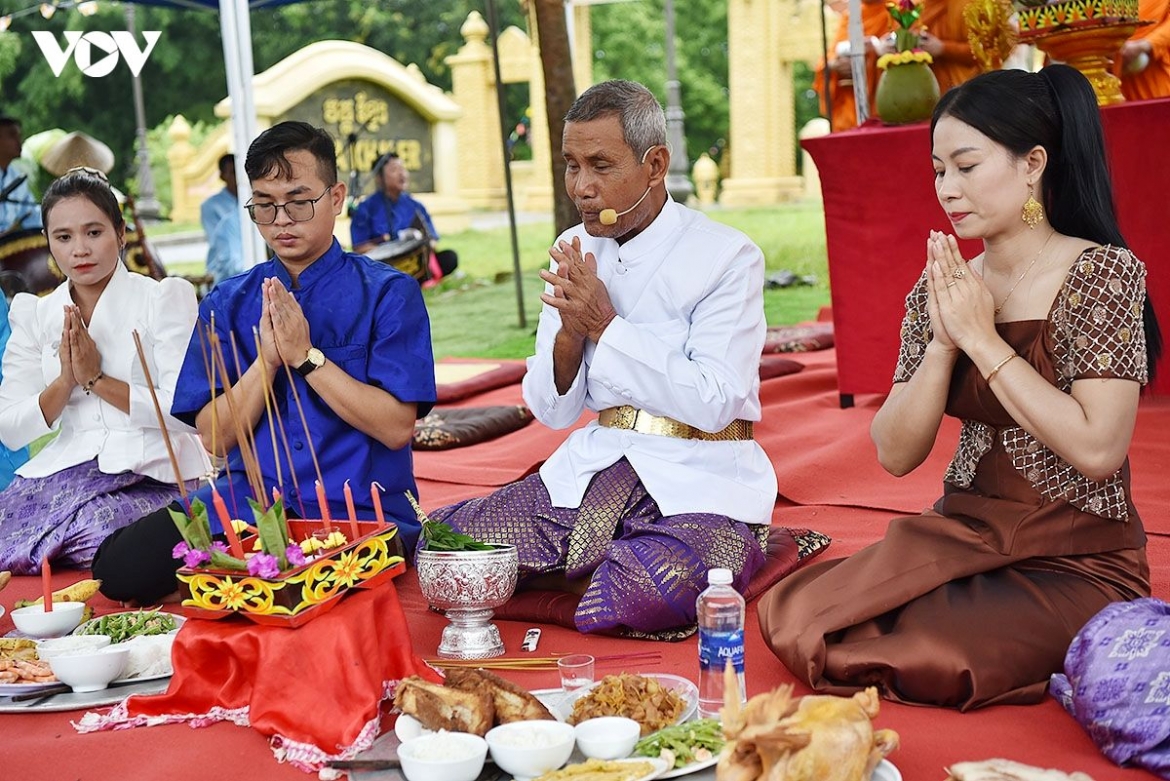 thak con festival brings the spiritual heritage of khmer culture to hanoi picture 7