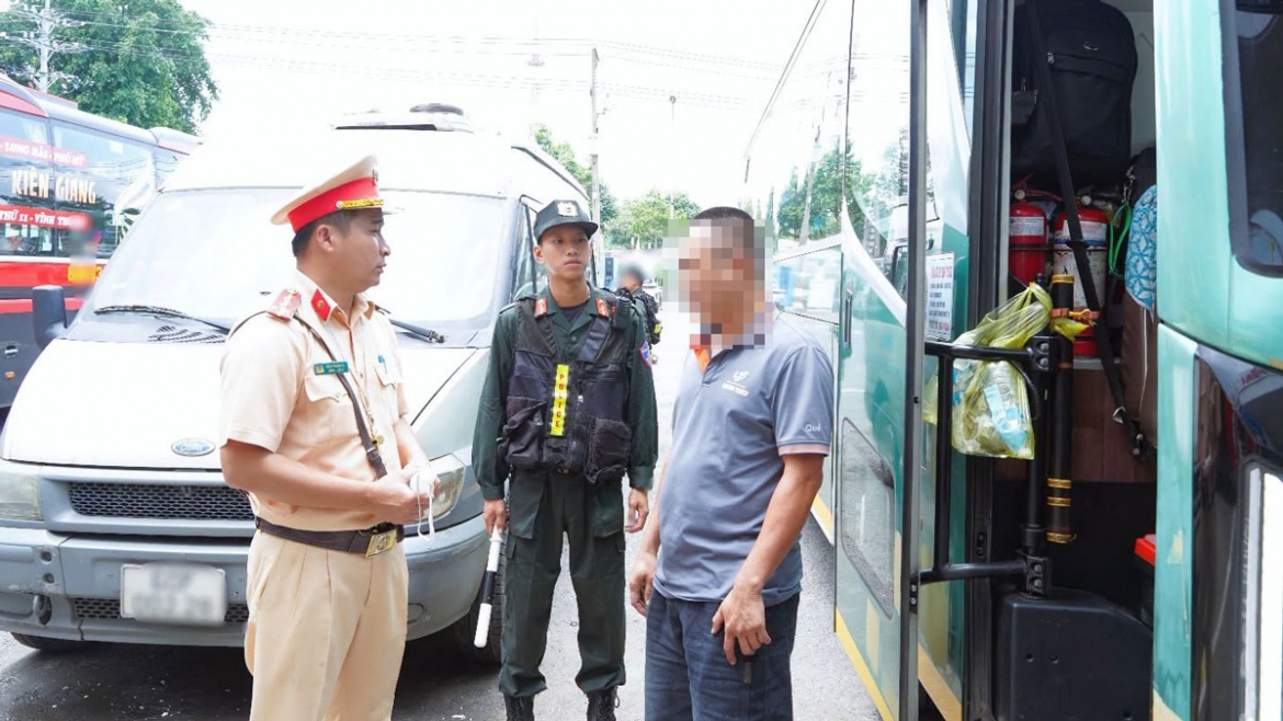 Dong nai siet kiem tra xe khach sau vu xe giuong nam boc chay lam 7 nguoi chet hinh anh 1