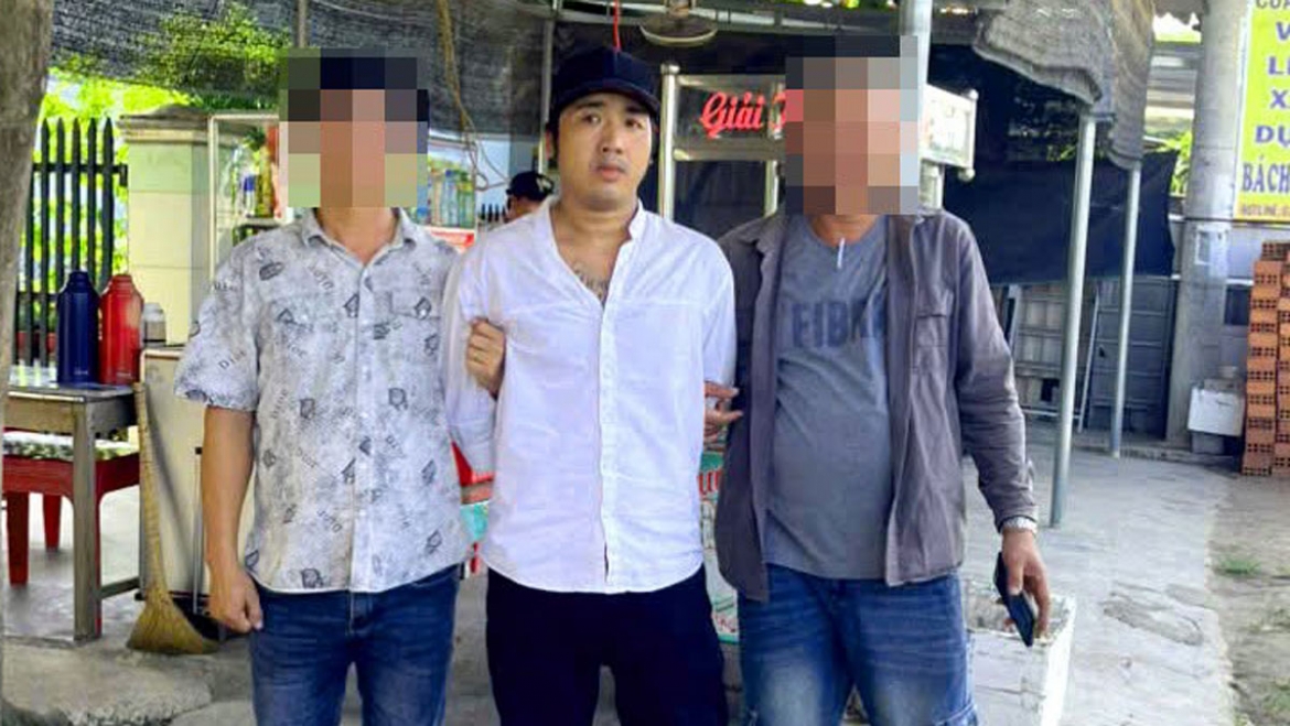 bat ke dung sung doa ban nguoi roi lan tron qua nhieu tinh hinh anh 2