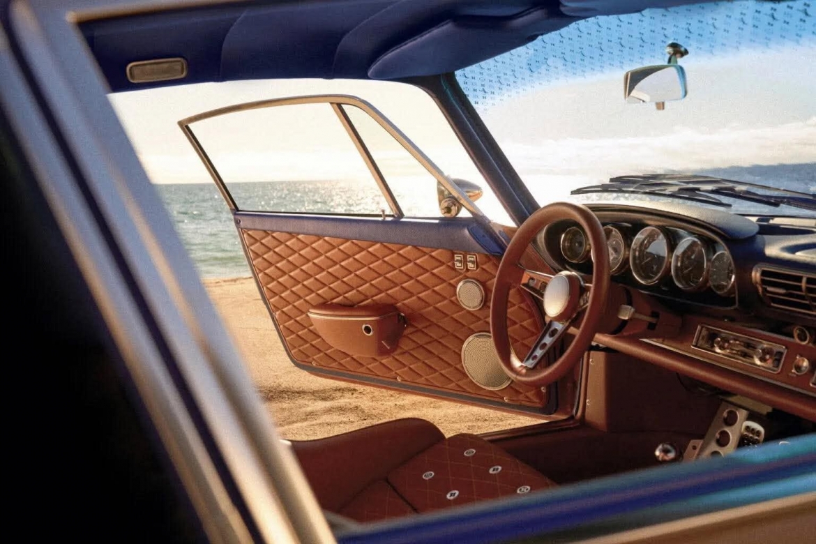 singer ket hop louis vuitton tao nen cap porsche 911 hang doc chua tung co hinh anh 5