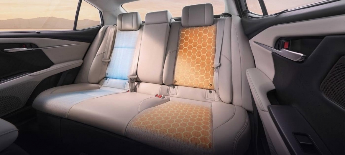 toyota camry 2026 nang cap noi that man hinh 15,6 inch, ghe massage hinh anh 5