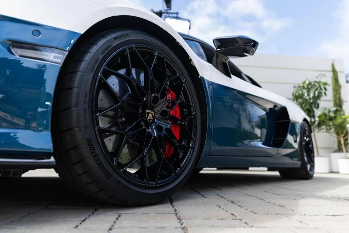 lamborghini temerario tricolore tro lai manh gap doi gallardo tricolore sau 15 nam hinh anh 1