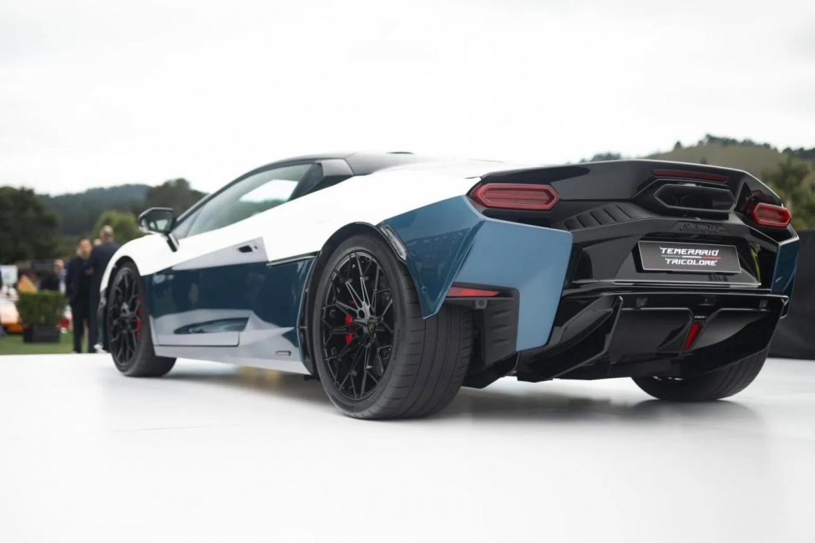 Lamborghini đã âm thầm giới thiệu Temerario Tricolore trong khuôn khổ Monterey Car Week, đánh dấu sự trở lại của tên gọi Tricolore sau 15 năm.