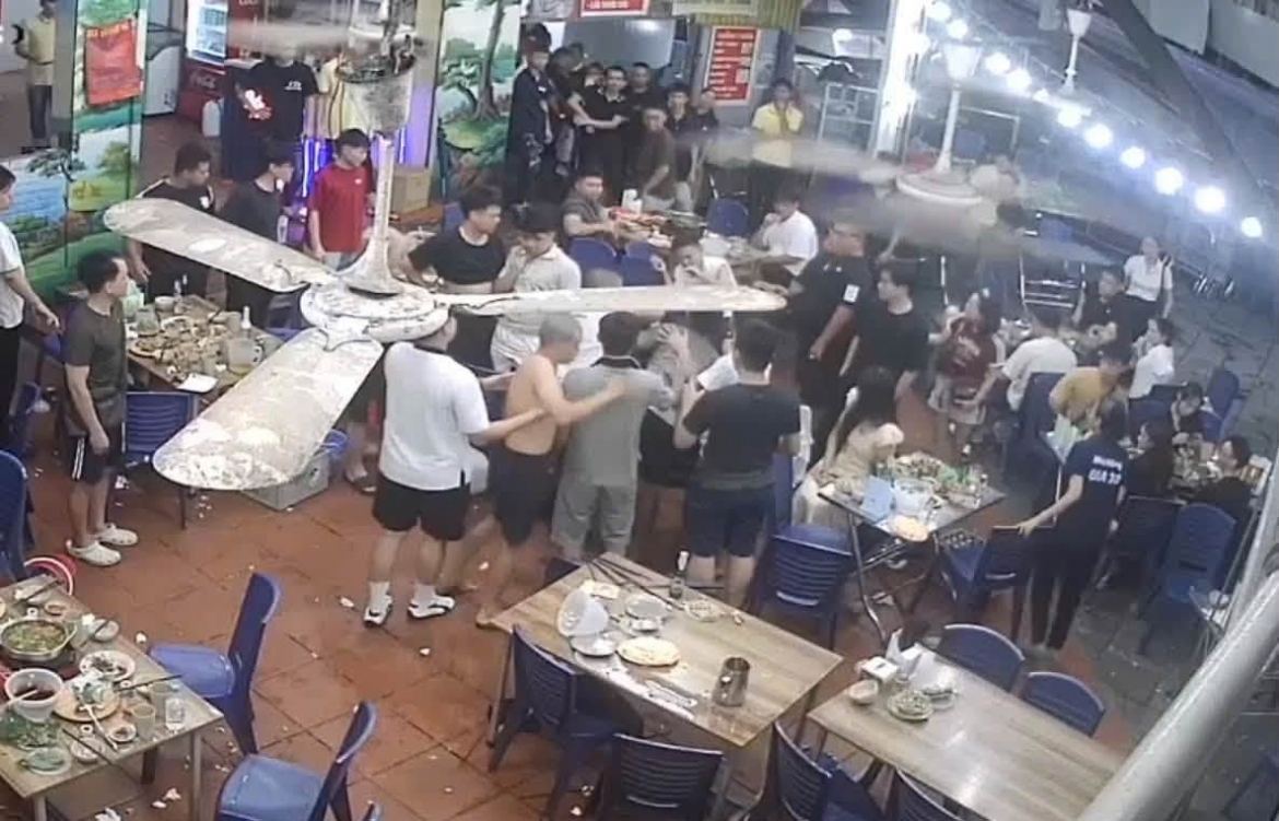treu gheo co gai bat thanh, hai doi tuong hanh hung nguoi ban trai hinh anh 2