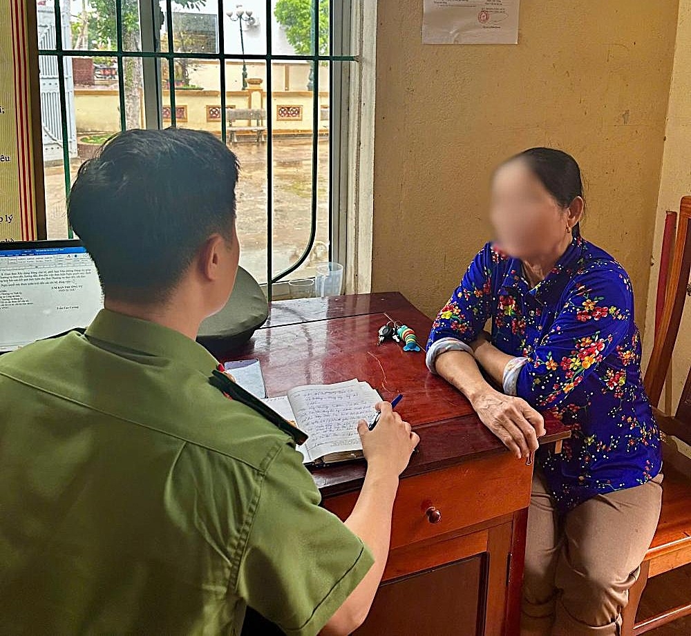 ngan chan vu gia danh cong an lua dao, giup nguoi dan giu lai 79 trieu dong hinh anh 1