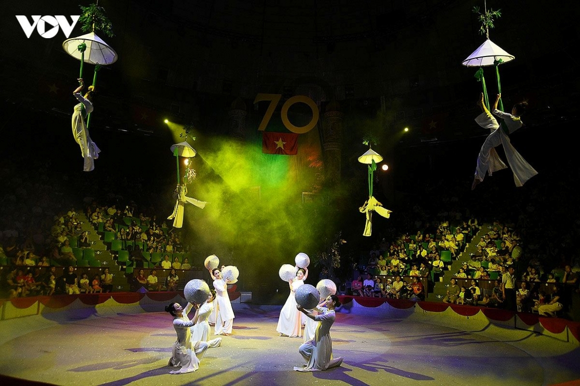 special circus show brings history to life for national day picture 8