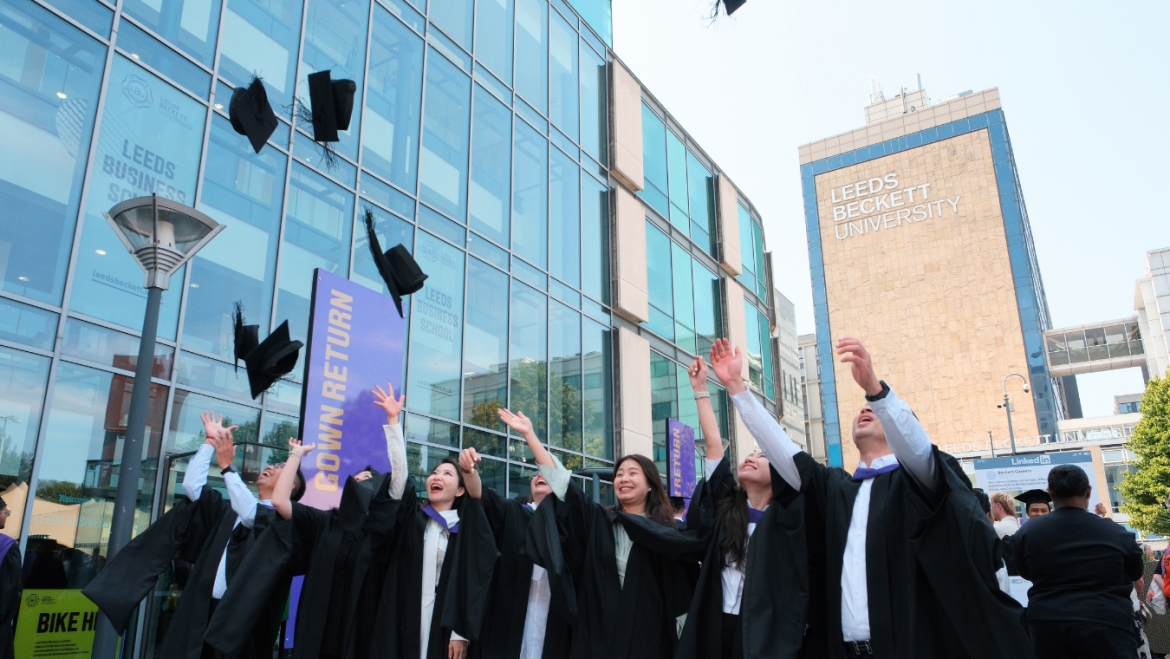 leeds beckett mba mba chuan anh quoc, hoc tai viet nam, nhan bang tai anh hinh anh 9