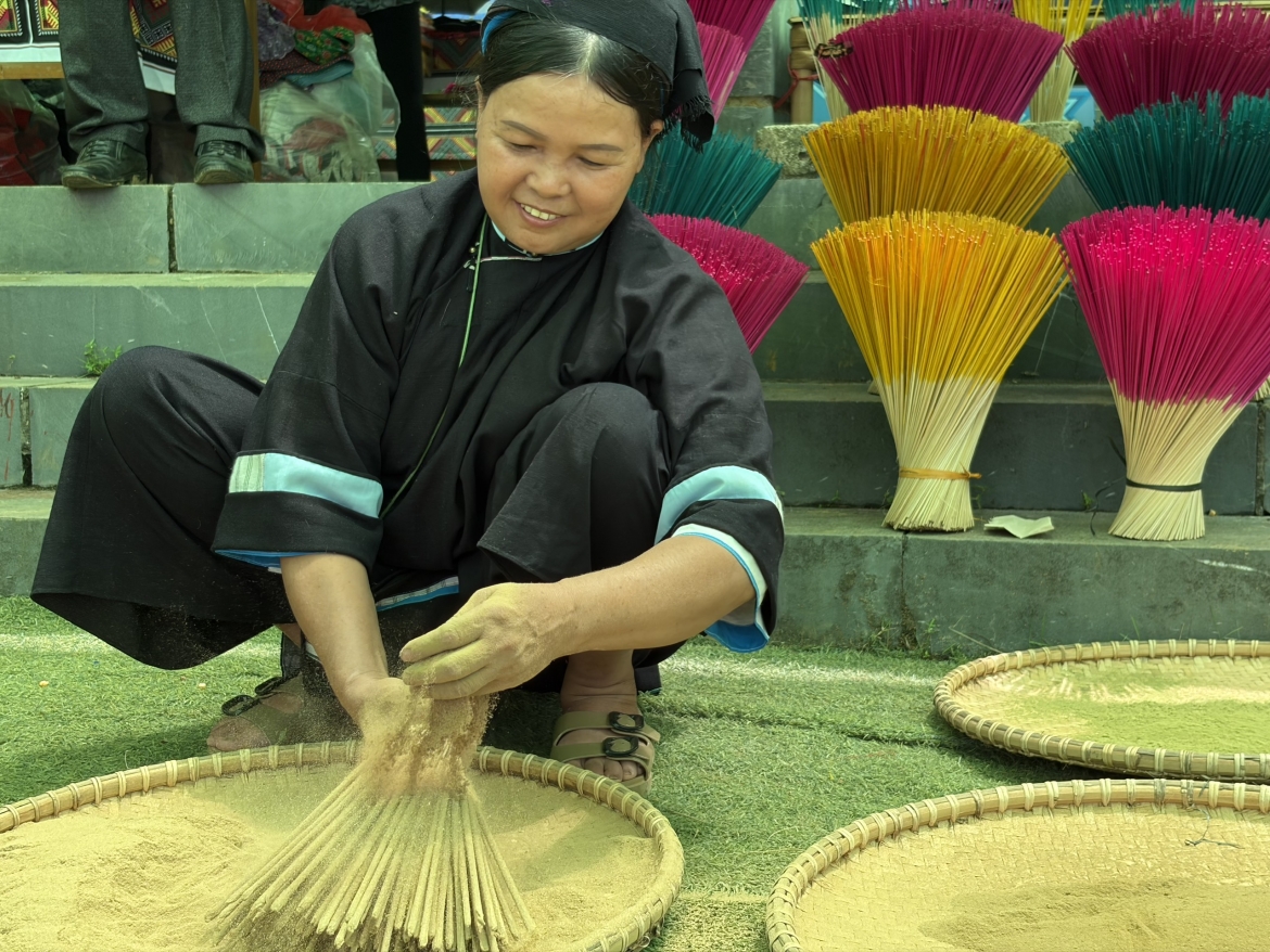 ron rang ngay tet doc lap tai lang van hoa du lich cac dan toc viet nam hinh anh 1