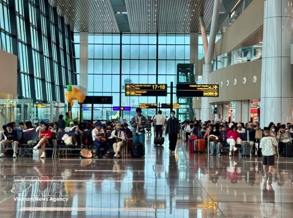 73 flights directly affected by uav sightings at tan son nhat int l airport picture 1