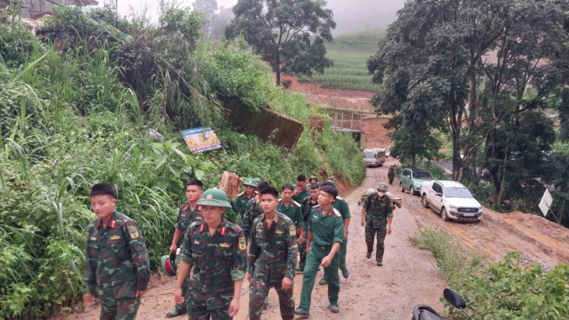 tuyen quang tang cuong quan doi ho tro xay dung truong noi tru lien cap hinh anh 1