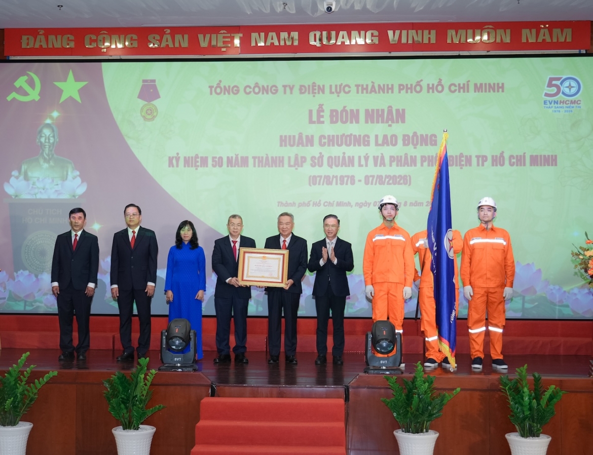 evnhcmc ky niem 50 nam thanh lap va don nhan huan chuong lao dong hang 3 hinh anh 1