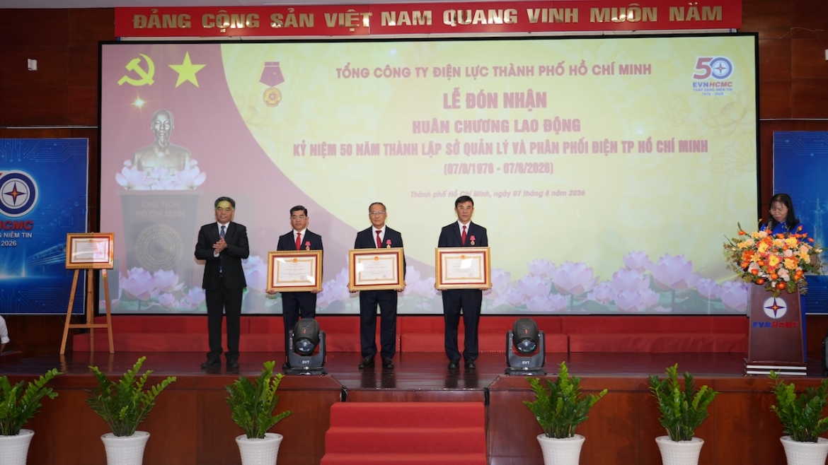 evnhcmc ky niem 50 nam thanh lap va don nhan huan chuong lao dong hang 3 hinh anh 2
