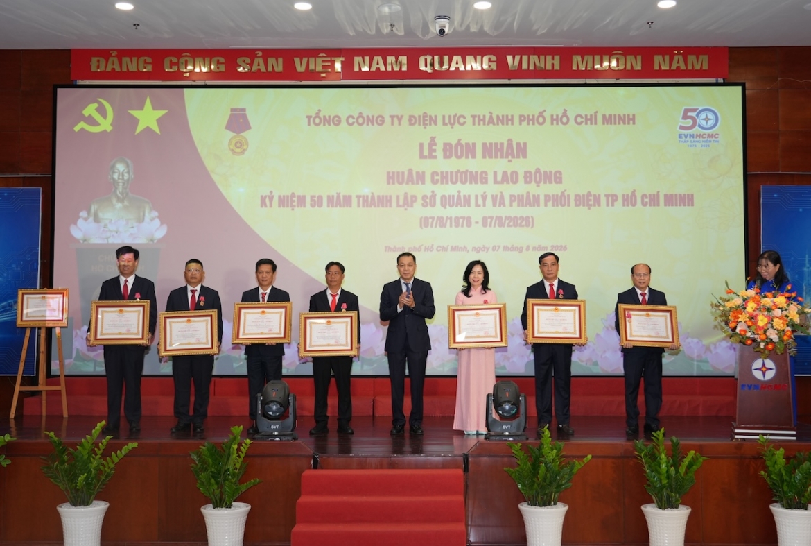 evnhcmc ky niem 50 nam thanh lap va don nhan huan chuong lao dong hang 3 hinh anh 3