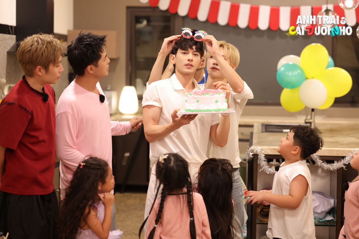 isaac, cody nam vo, jsol, hurrykng va mua he dac biet cung 6 em nho hinh anh 1