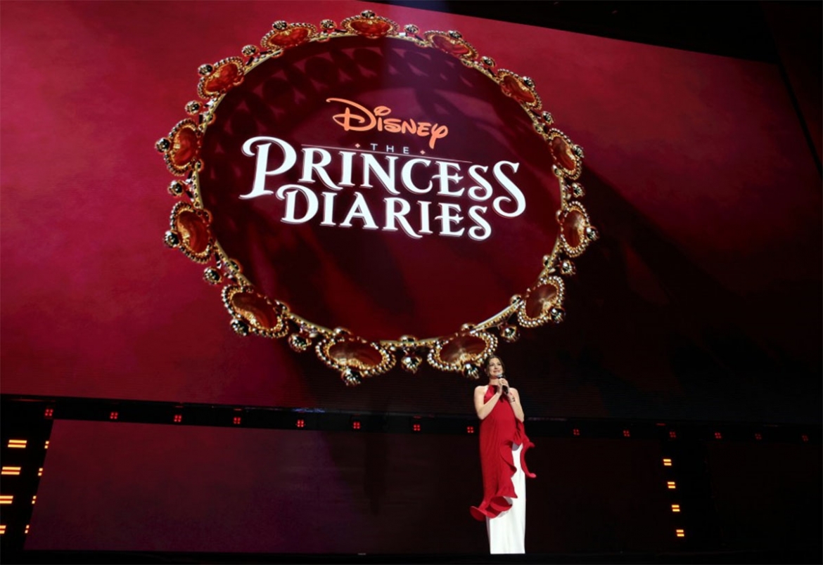 anne hathaway bat khoc khi tro thanh huyen thoai disney toi la nguoi may man hinh anh 2