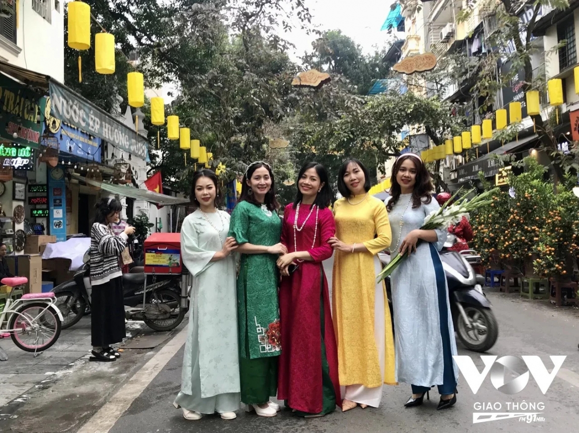 kham pha trach xa, lang nghe lam ao dai truyen thong hinh anh 5
