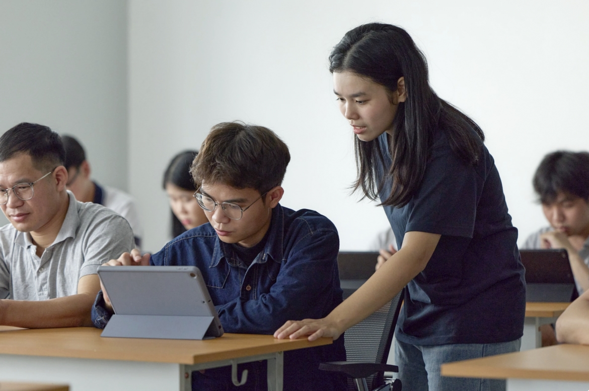 apple launches education center for supplier employees in vietnam picture 1