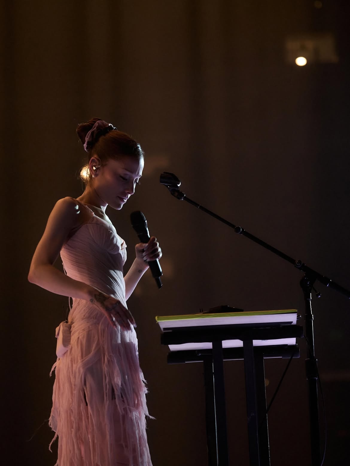 vi sao ariana grande quyet dinh bien mat sau anh hao quang hinh anh 2